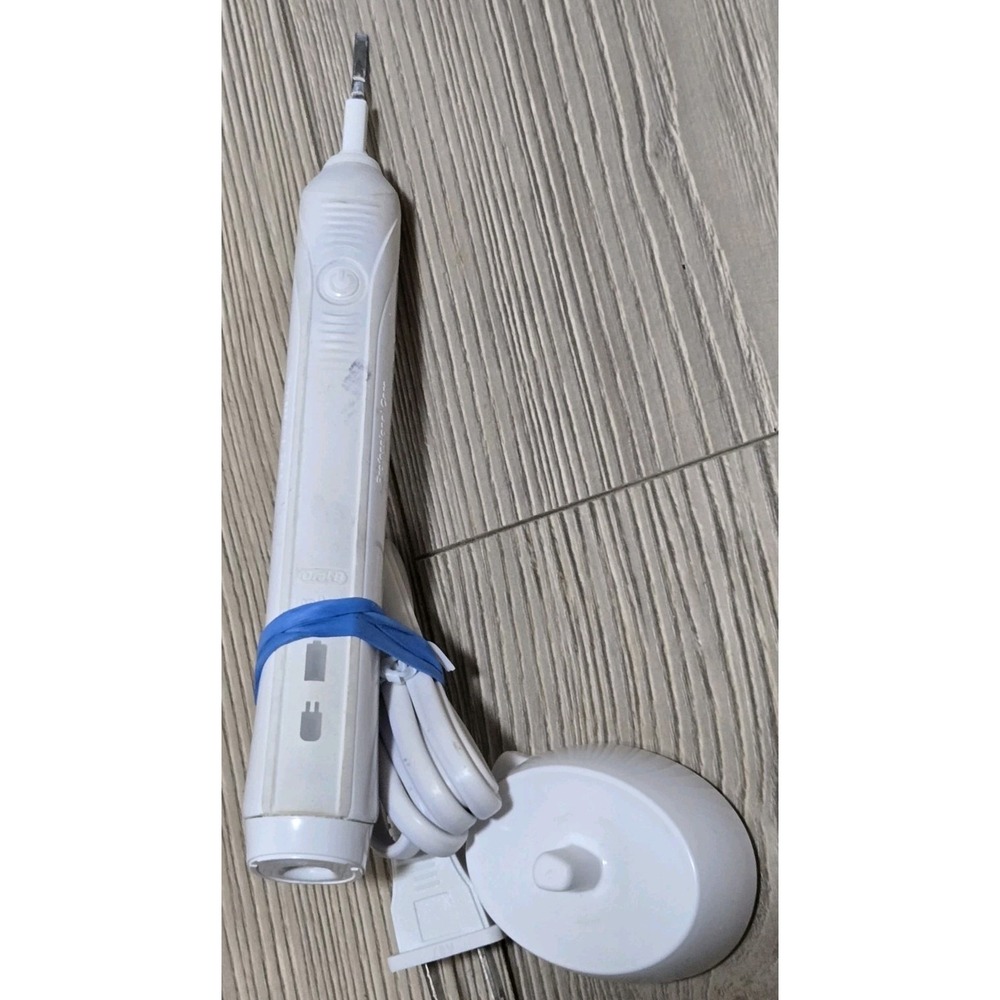 GENUINE BRAUN 1000 Oral B Electric  TOOTHBRUSH HANDLE WITH CHARGER (3756)